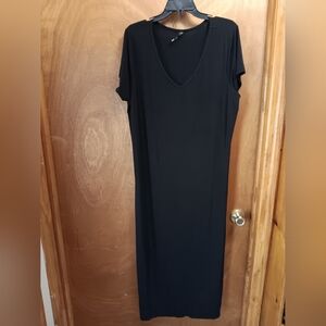 DGNY Elegant Black V-Neck Dress